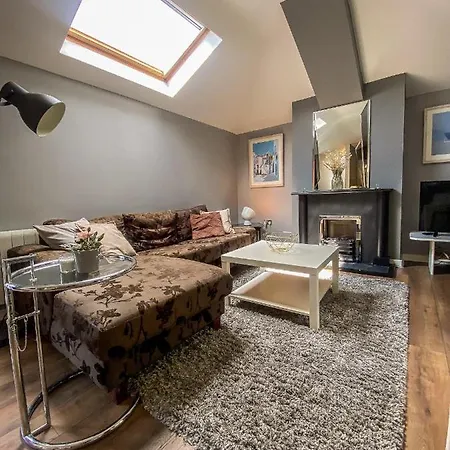 Vakantiehuis Stunning Duplex With Private Parking In 4
